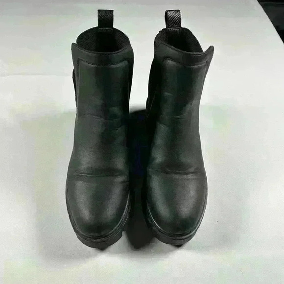 QUPID Black Chunky Sole 1" Heel Chelsea Combat Shoes Faux Leather Women Size 7 - Picture 2 of 9